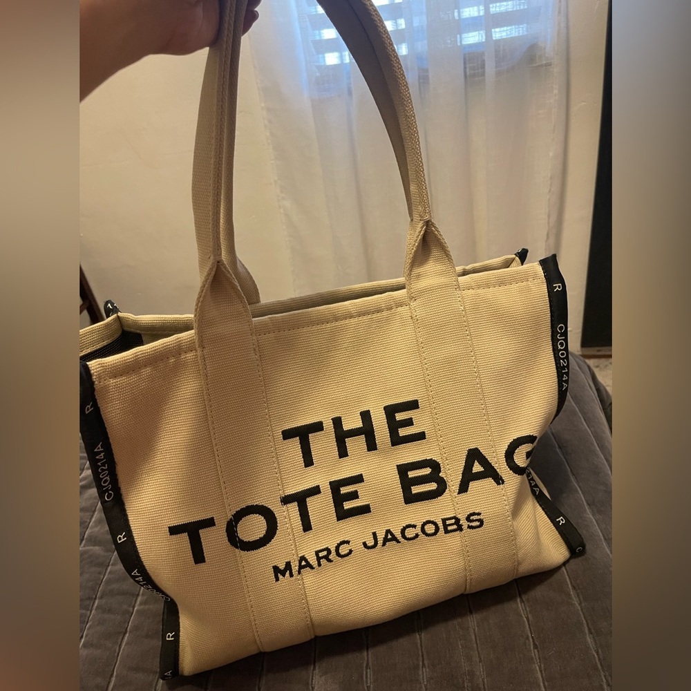 Marc Jacobs Cream Tote Bag with Minimalist Design
